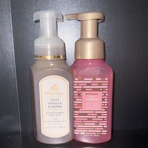 Bath & Body Works Cozy Vanilla Almond X Cozy Cashmere Gentle Foaming Hand Soaps